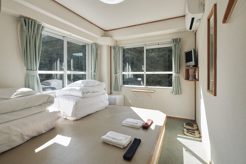 Japanese-style Twin Room, Smoking, Shared Bathroom photo 1