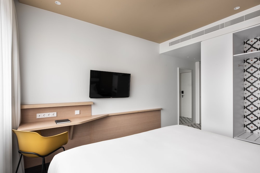 Double or Twin Room (Children Sharing Bed) - Photo 10