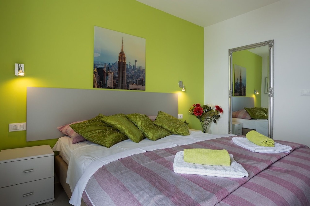 Double Room (Fiaka)
