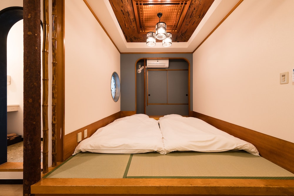 Japanese Twin Room with Private Bath and Toilet photo 1