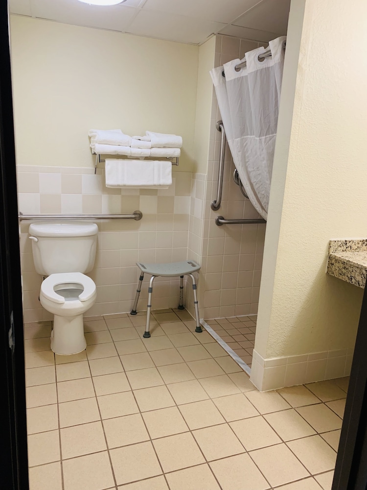 Room, 1 King Bed, Accessible, Non Smoking (Mobility) - Photo 2