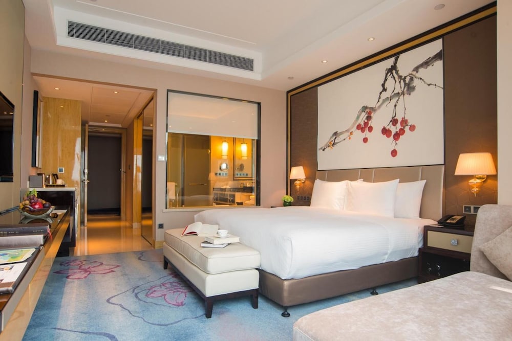 Deluxe King Room photo 3