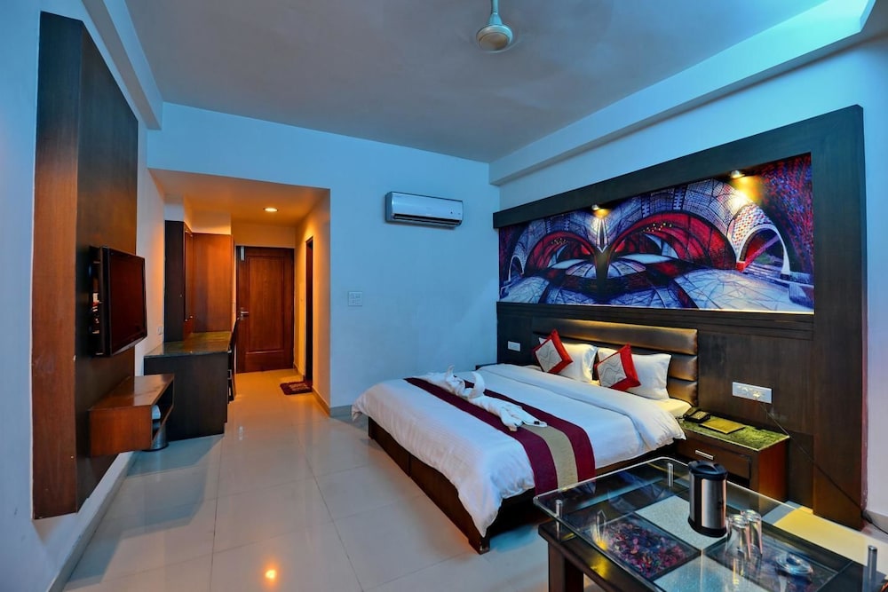 Royal Imperial Room