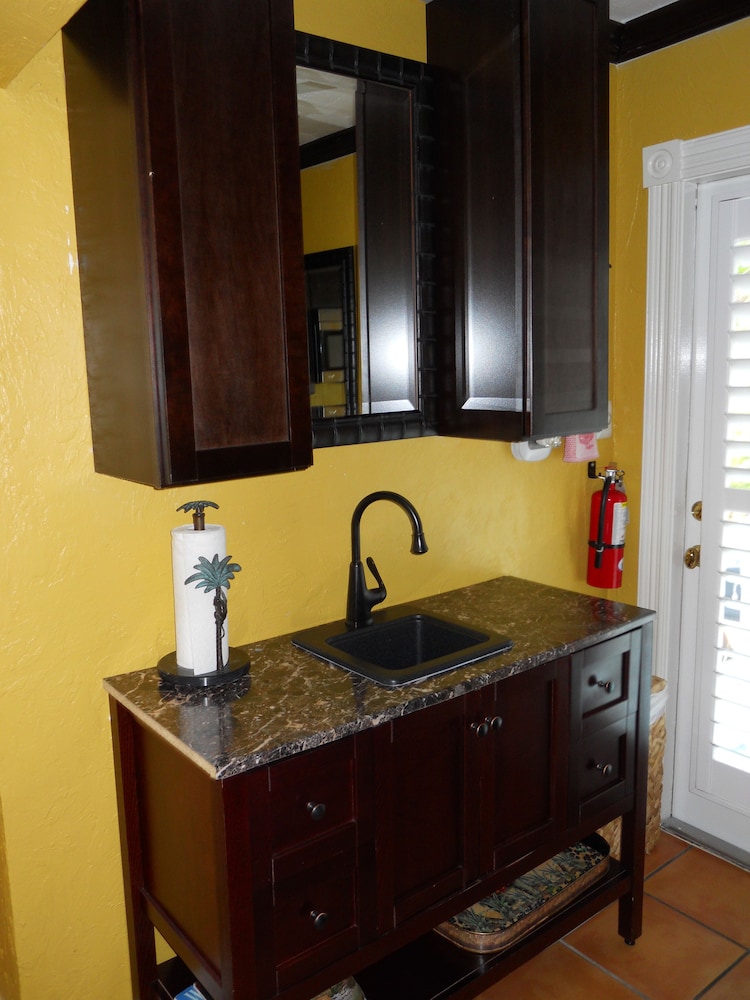 Luxury Havana Suite w/kitchenette photo 3