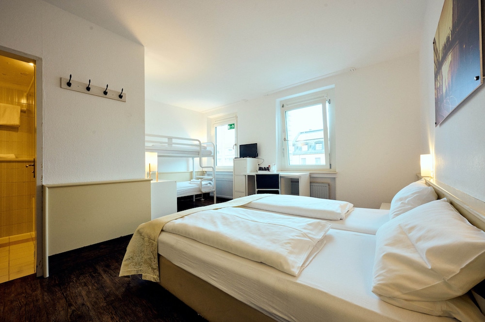Quadruple Room - Photo 3