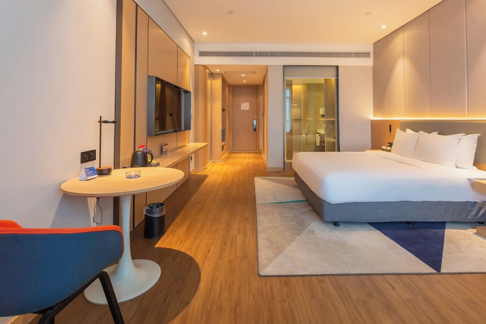 Standard Room, 1 King Bed (Extra Floor Space) - Photo 5