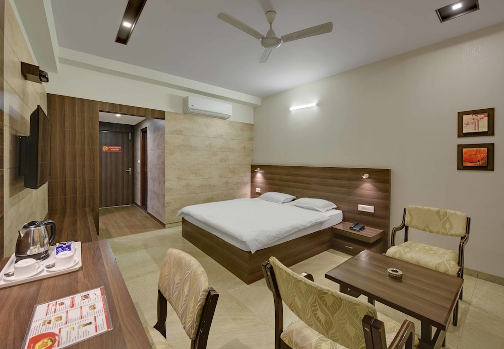 Deluxe Room, 1 Double Bed, Accessible, Garden View photo 3