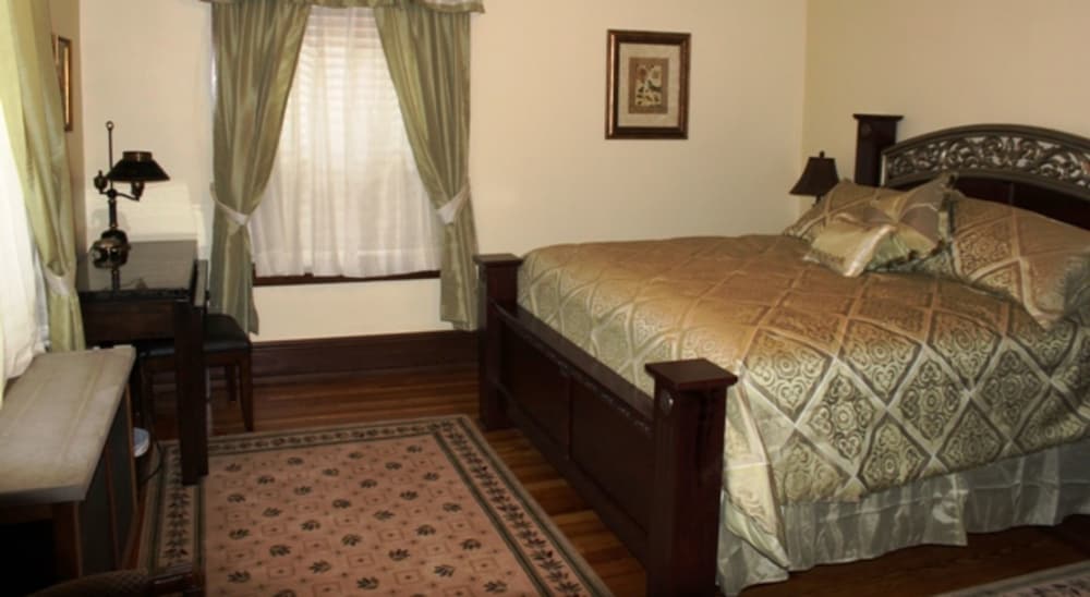Standard Double Room, Ensuite (201)