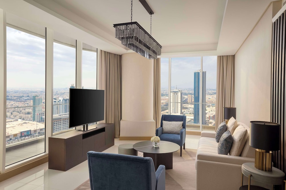 Suite, 2 Bedrooms, Balcony, Corner (City View)