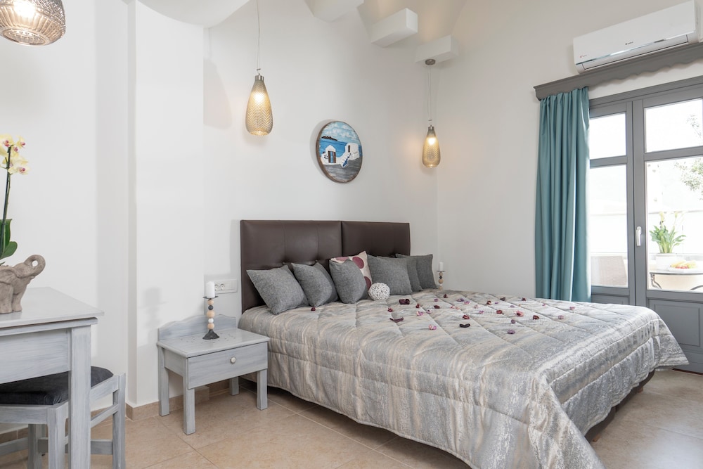 Suite, Hot Tub (Tholos) - Photo 4
