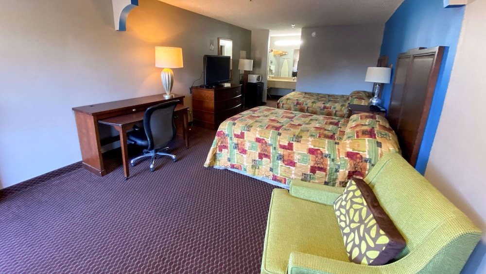 Standard Room, 2 Double Beds, Smoking, Refrigerator & Microwave - Photo 4