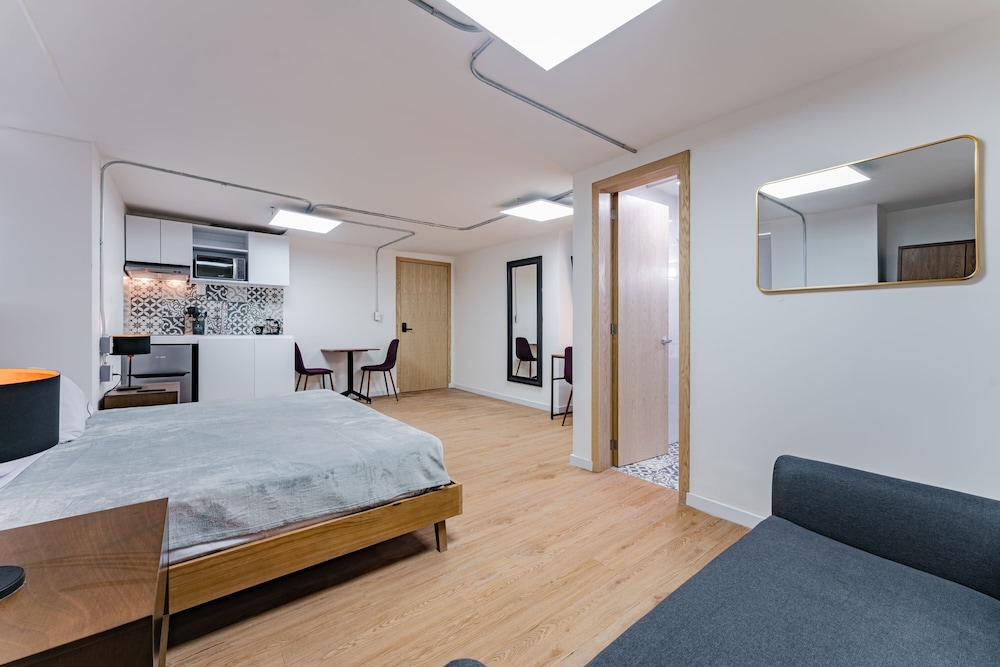 Deluxe Room, 1 Queen Bed