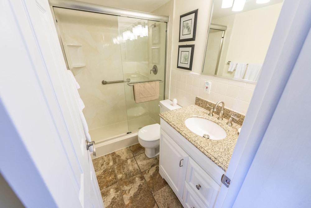 Condo, 3 Bedrooms, Oceanfront photo 3
