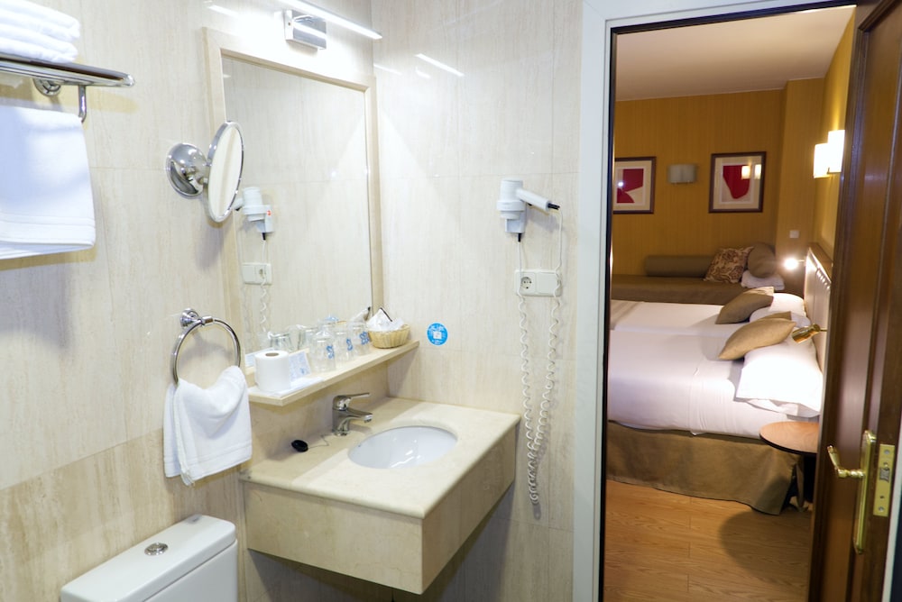Triple Room - Photo 7