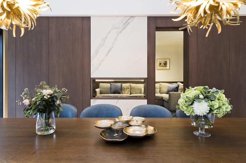 Stunning 5 bed Fulham Home w Indoor Pool Sauna and Private Garden, Photo 9