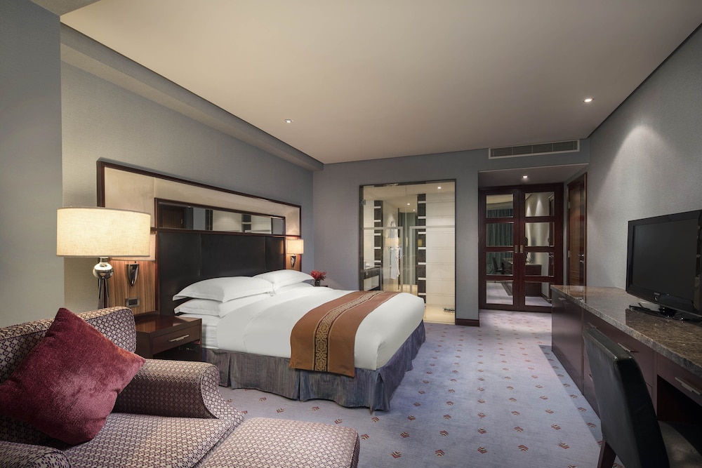 Standard Room, 1 King Bed - Photo 3