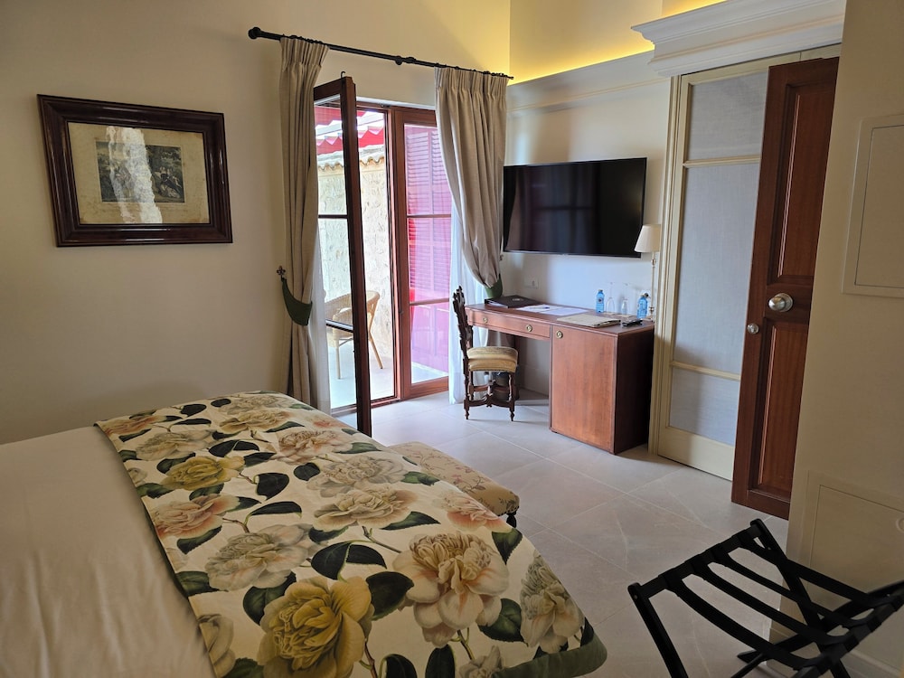 Deluxe Double Room, Hot Tub, Valley View photo 2