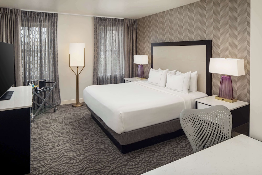 Suite, 1 King Bed, Non Smoking - Photo 1
