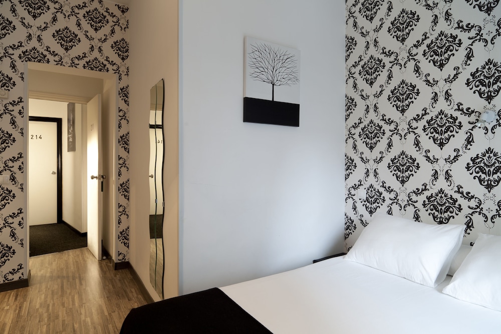 Economy Double Room photo 2