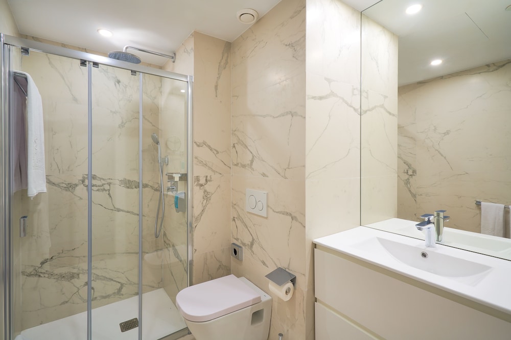 Suite, 1 Bedroom, Terrace - Photo 11