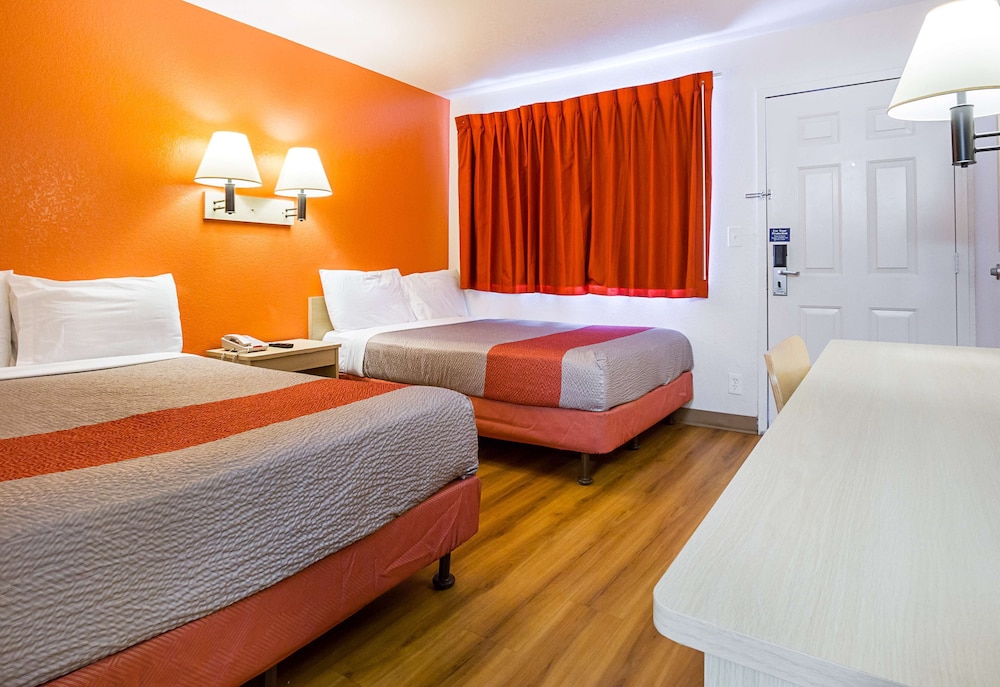 Standard Room, 2 Double Beds, Non Smoking photo 1
