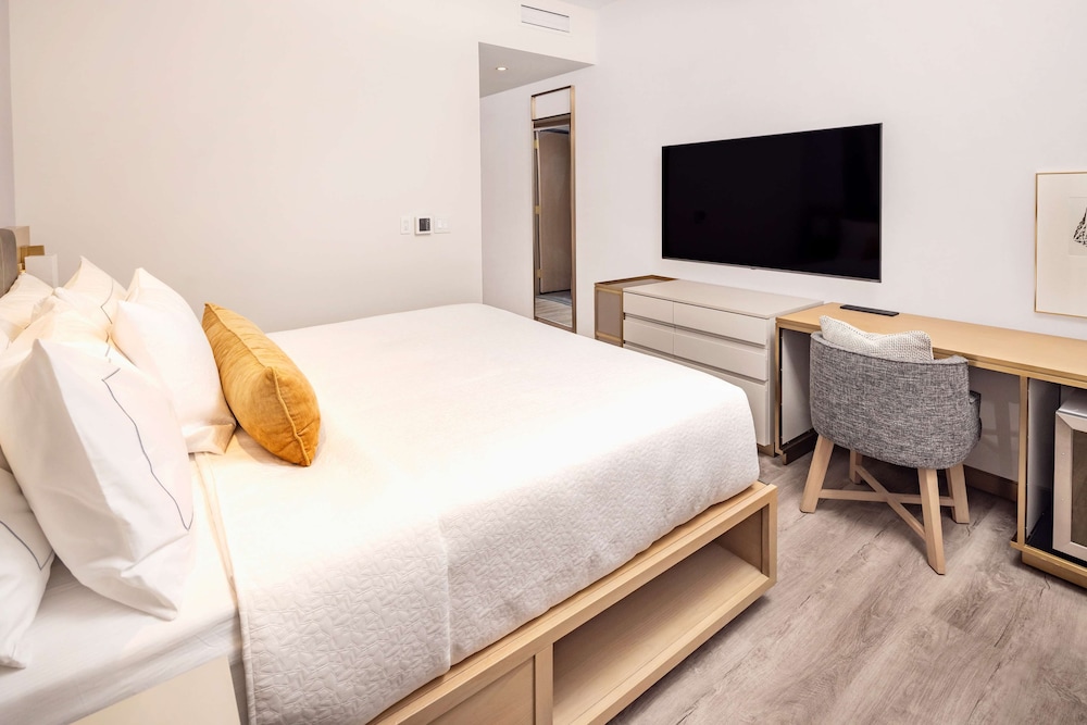 Studio, 1 King Bed, Accessible (Plus, Hearing)