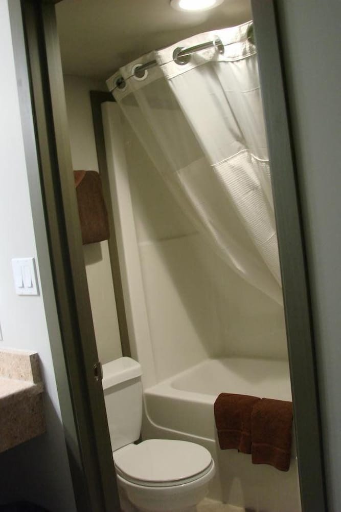 Standard Room, 1 Queen Bed, Non Smoking photo 3