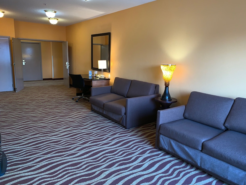 Presidential Suite, 1 King Bed, Non Smoking - Photo 3