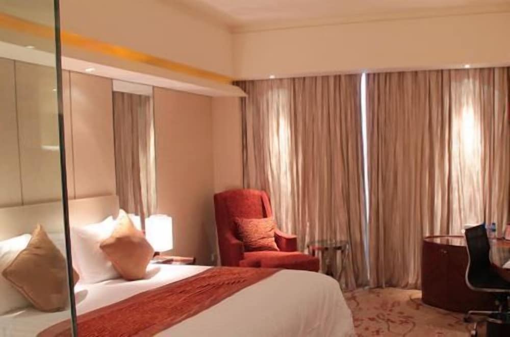 Deluxe King Room B