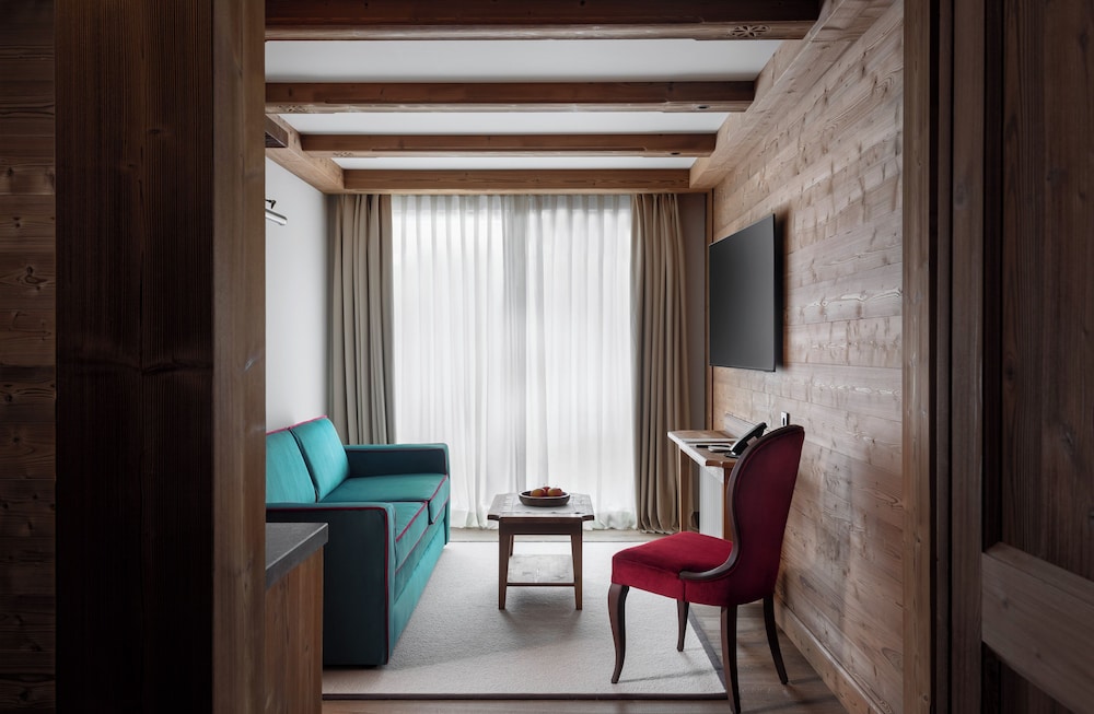 Standard Suite, Multiple Beds - Photo 5