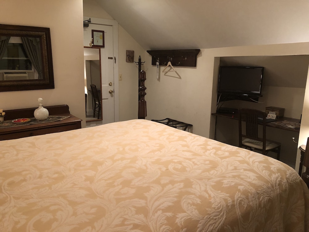Deluxe Double Room, Ensuite, Courtyard View (Alpine Jasmine #8) - Photo 3