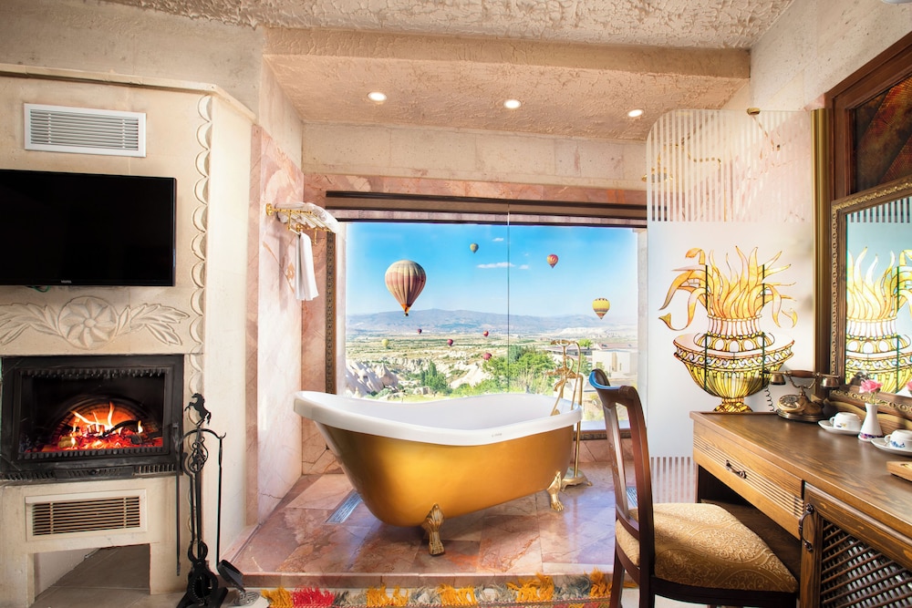 Luxury Room with Balloon View - Photo 7