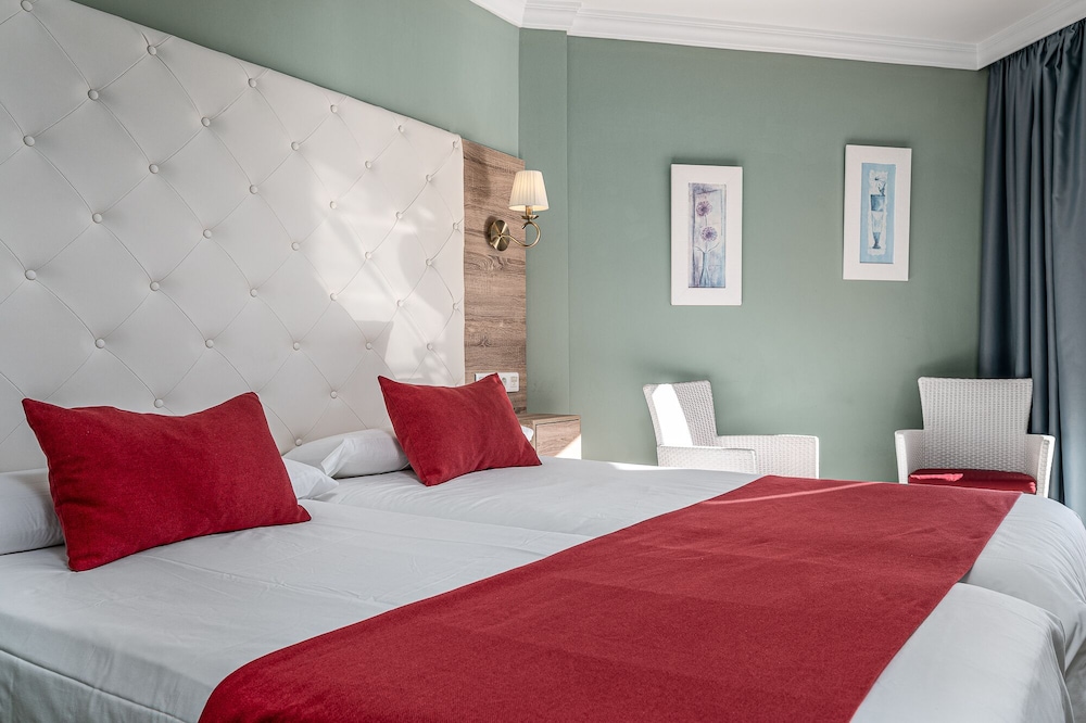 Comfort Room, Terrace, Partial Ocean View - Photo 2