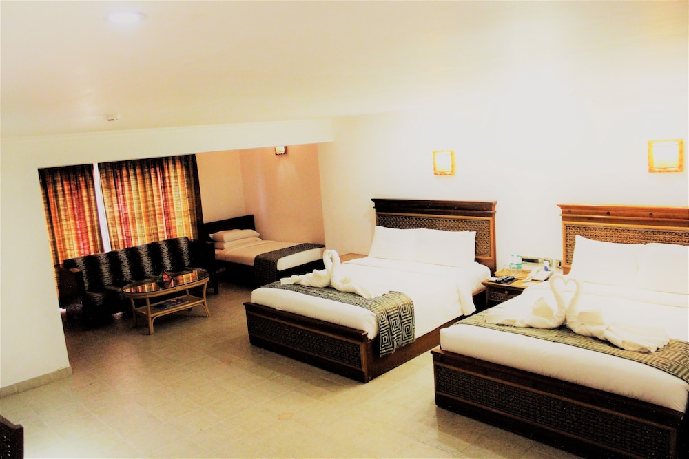 Family Room - Photo 4