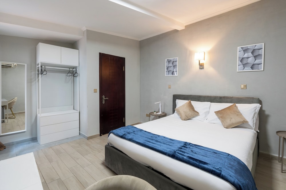 Economy Room