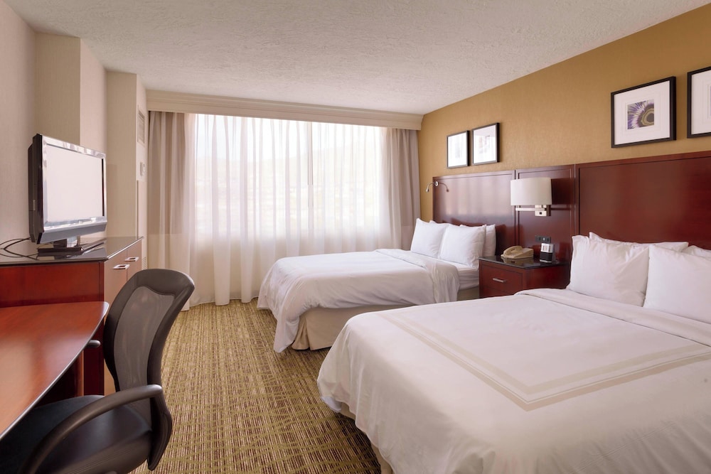 Room, 2 Queen Beds (Mobility Accessible, Tub) photo 2