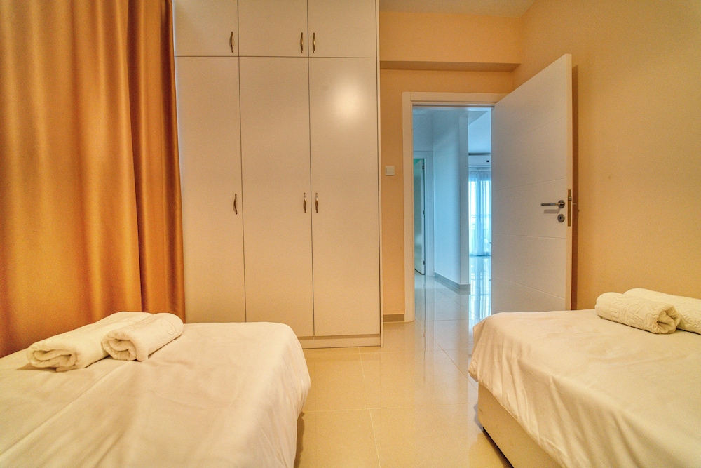 Apartment, 2 Bedrooms - Photo 2