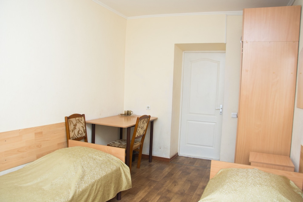 Economy Twin Room photo 1