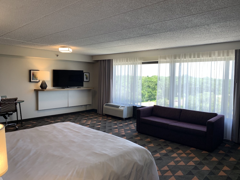 Standard Room, 2 Queen Beds, Lake View - Photo 5