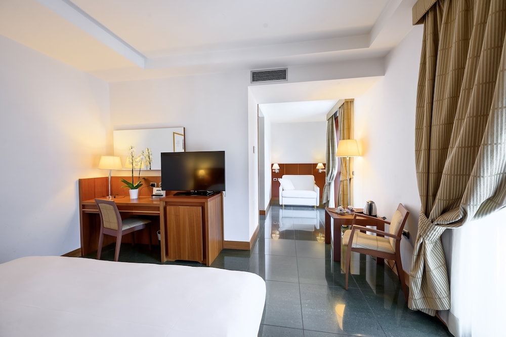 Deluxe Triple Room - Photo 1