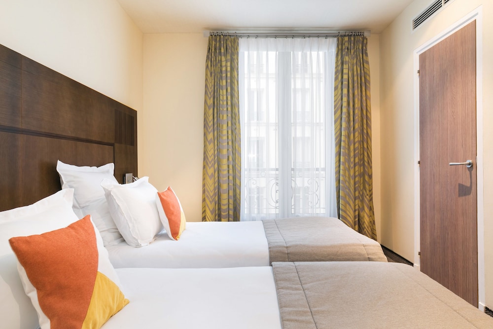 Quadruple Room, Connecting Rooms