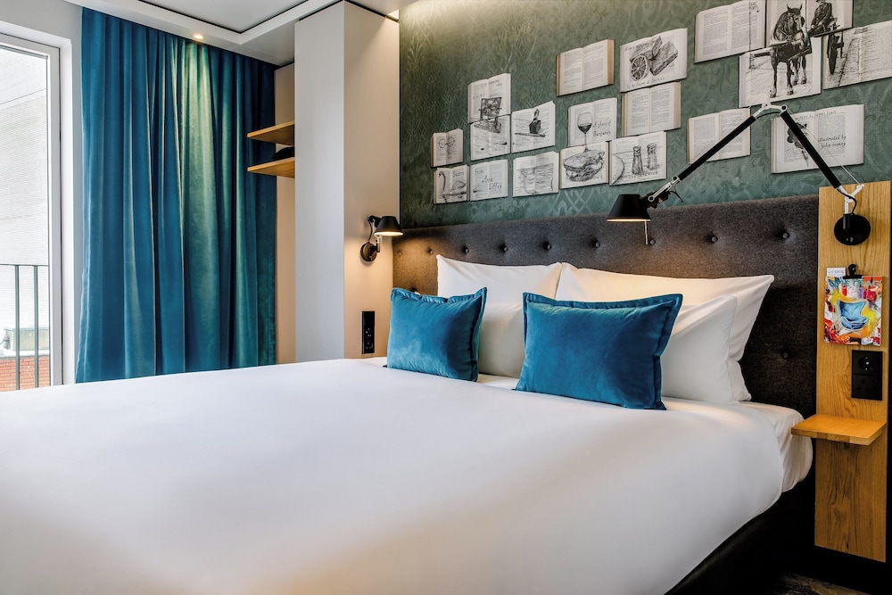 Comfort Room (with a queensize bed) photo 2