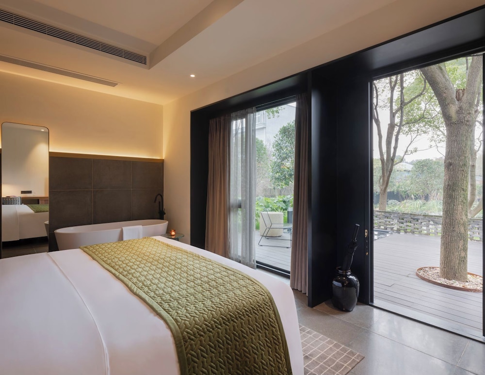 Premier Double Room, Pets Allowed, Courtyard View