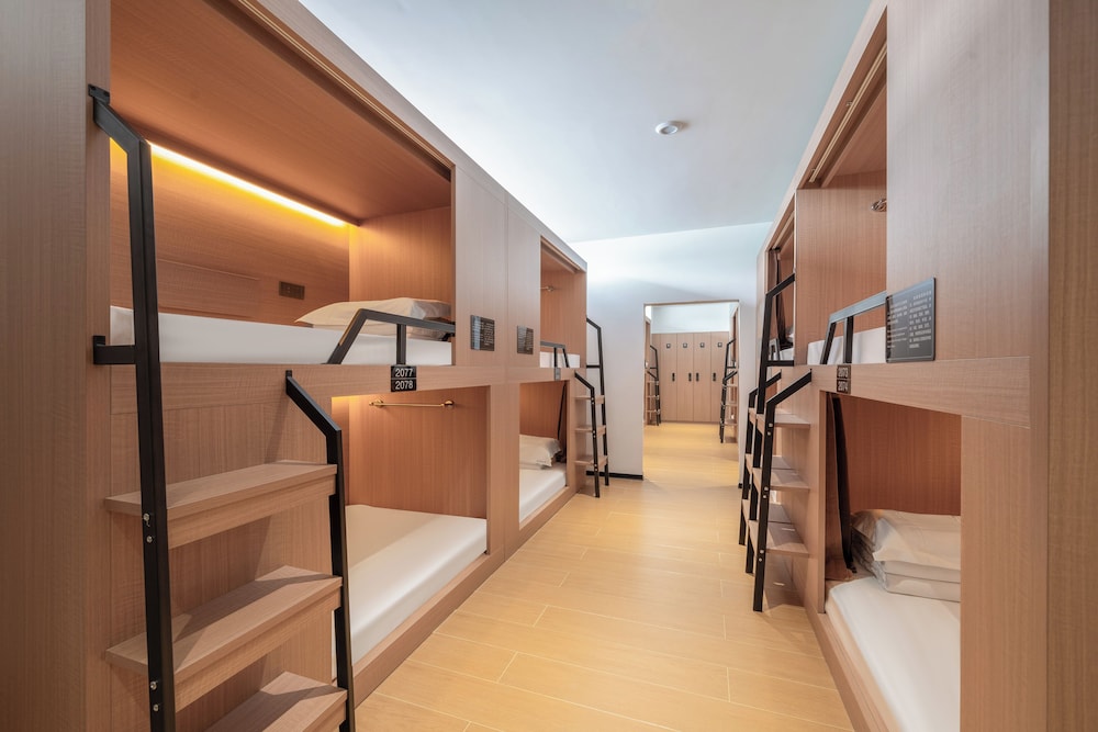 Classic Shared Dormitory, Women only