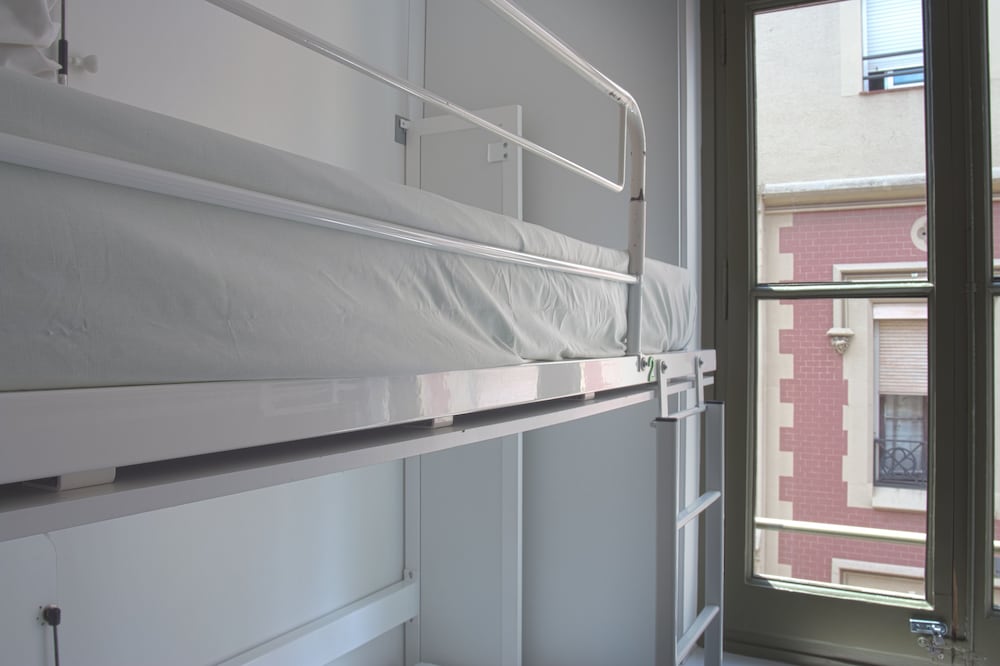 Dormitorio Compartido, Dormitorio Mixto (Dormitorio de 20 Camas)
