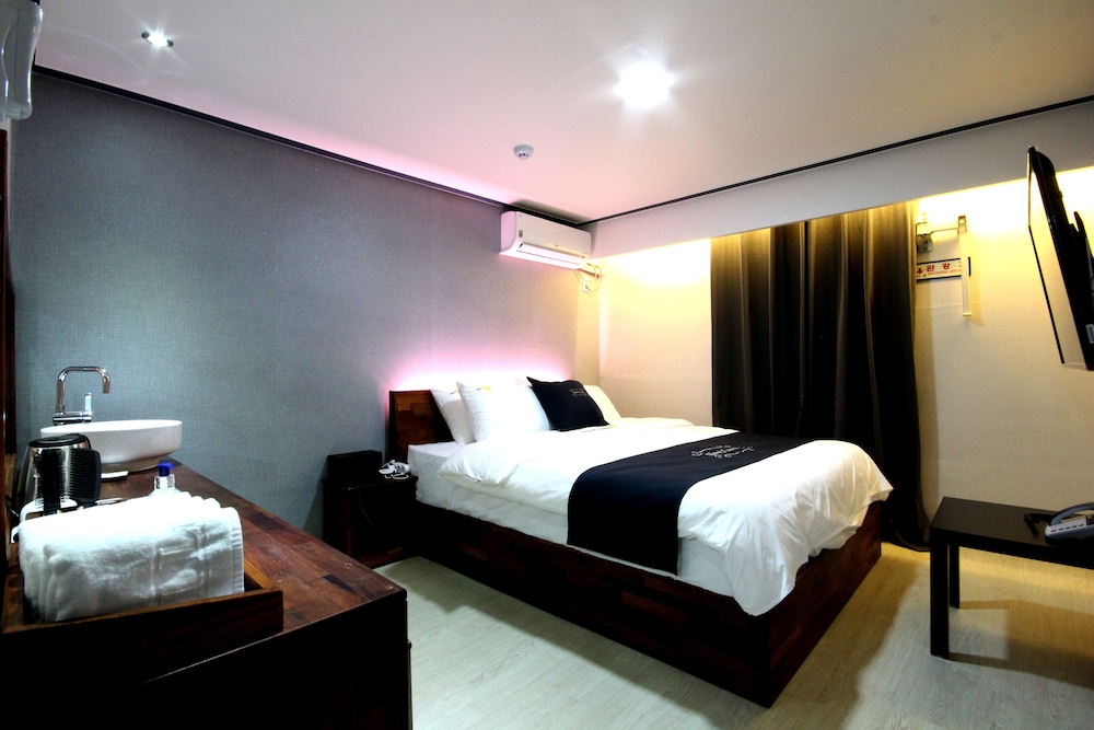 Standard Double Room - Photo 1