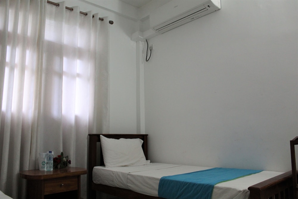 Economy Twin Room, 2 Twin Beds, Smoking, Garden View photo 1