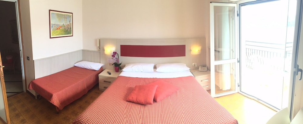 Triple Room, Partial Lake View