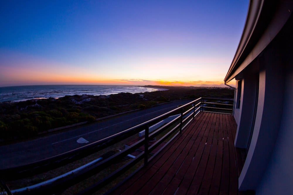 Panoramic House, 5 Bedrooms, Non Smoking, Beach View photo 2