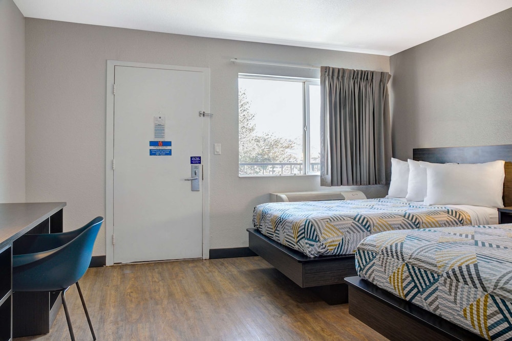 Deluxe Room, 2 Double Beds, Non Smoking, Refrigerator & Microwave